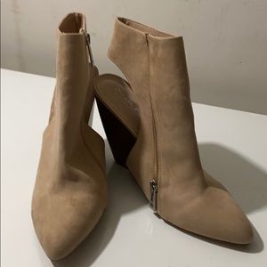 NWOT Charles David booties